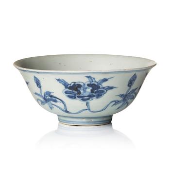 828. A blue and white bowl, Ming dynasty (1368-1644).