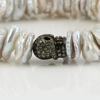 ARMBAND, sötvattenspärlor, silver och diamanter.