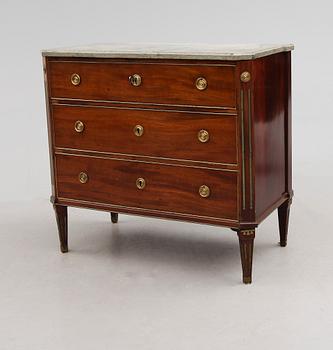 BYRÅ, sengustaviansk, omkring år 1800.