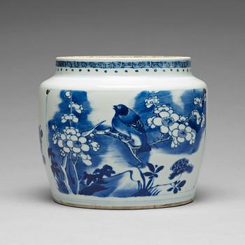 911. A blue and white jar, Qing dynasty, Kangxi (1662-1722).