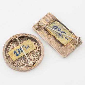 Lars Arby, two pairs of cufflinks, two brooches and three earrings, silver.