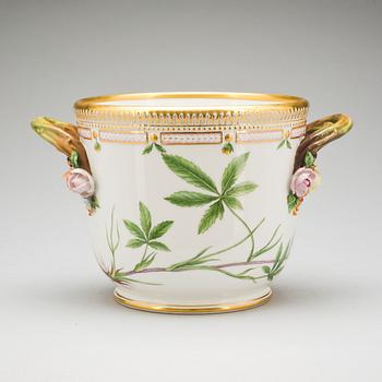 VINKYLARE, porslin. "Flora Danica" Royal Copenhagen.