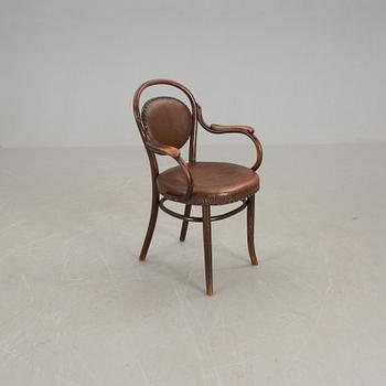 KARMSTOL, etikettmärkt Thonet, 1900-talets början.