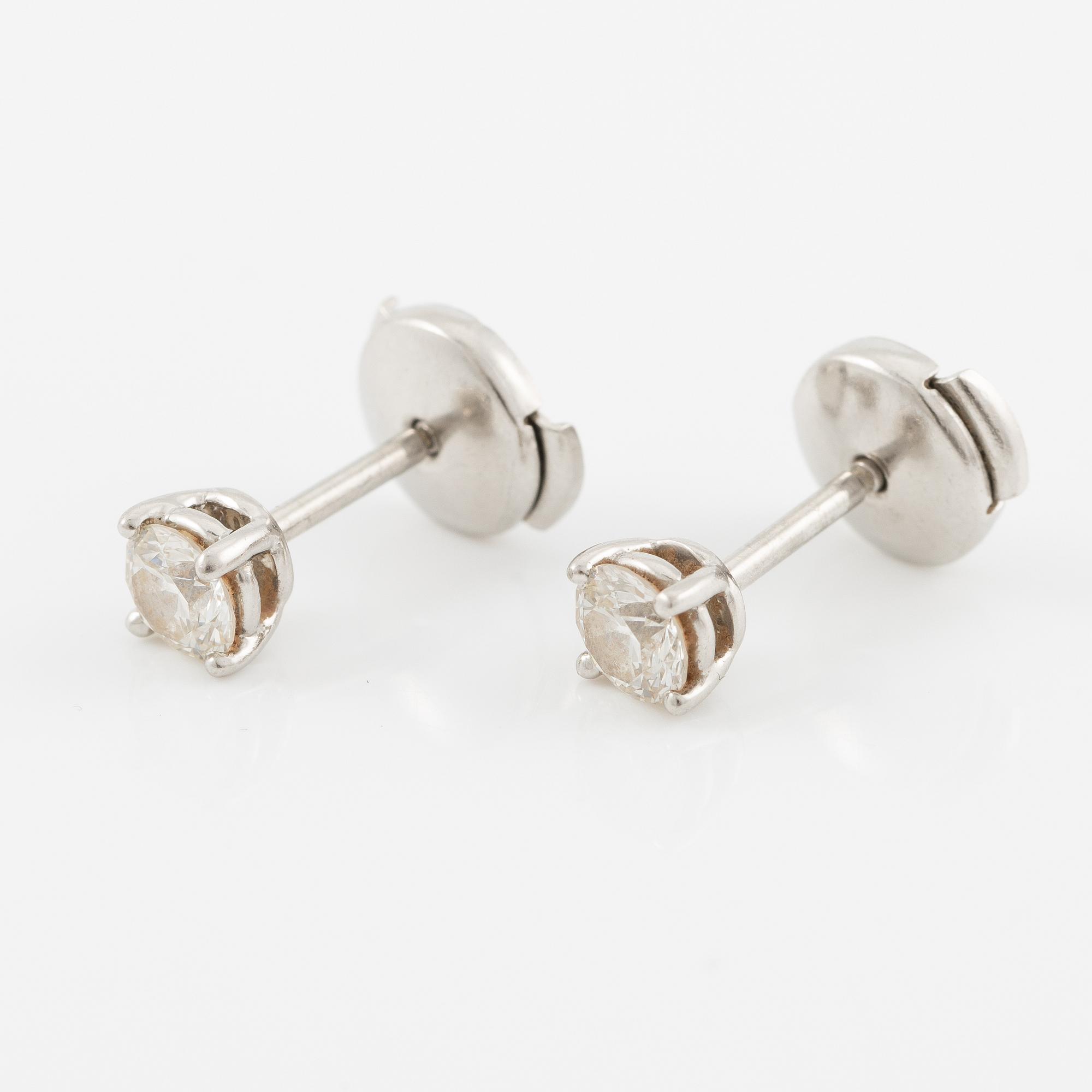 Tiffany & Co ett par örhängen platina med runda briljantslipade diamanter.