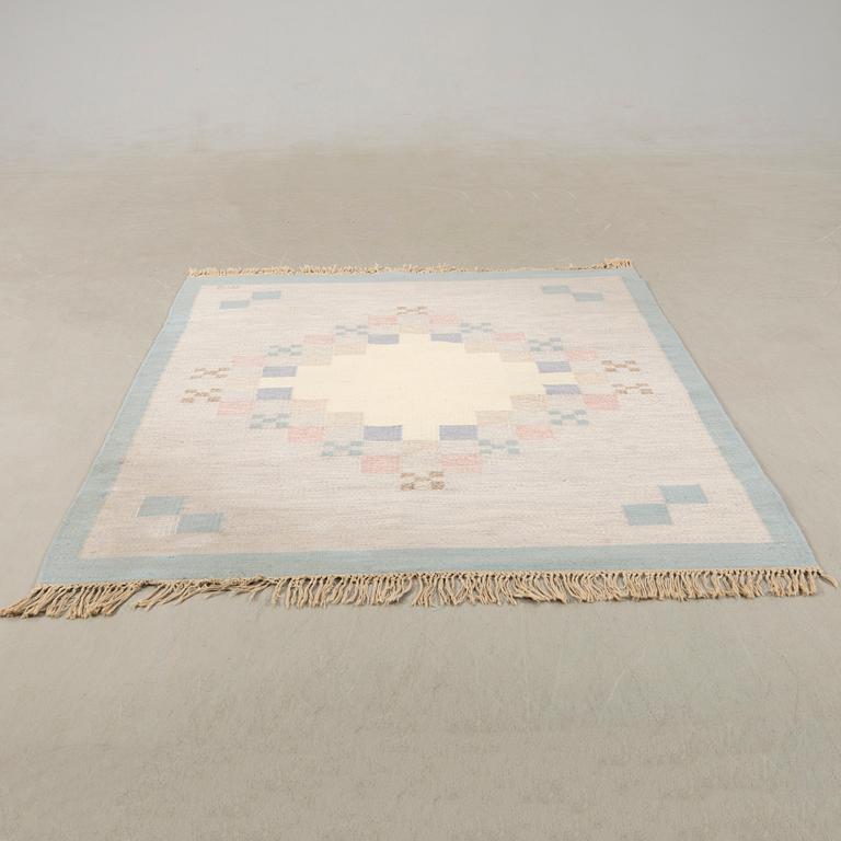 Anne-Marie Boberg, matta rölakan "Mårbacka" signerad ca 243x167 cm.