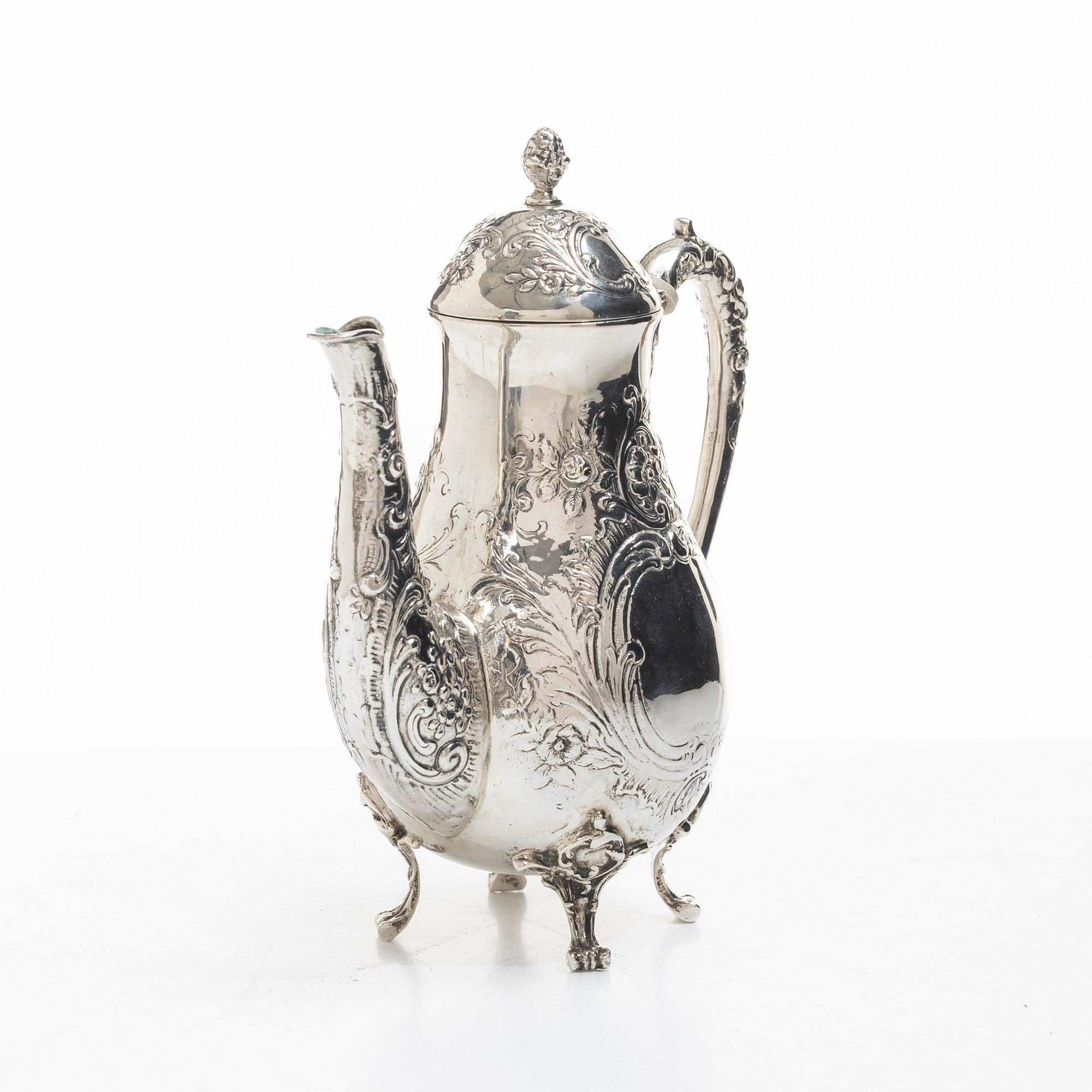 A small silver coffee pot, Rococo style, 20th century.