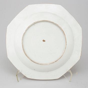 TALLRIKAR, 4 stycken, vapenporslin, Kina, Qingdynastin, 1700-tal.