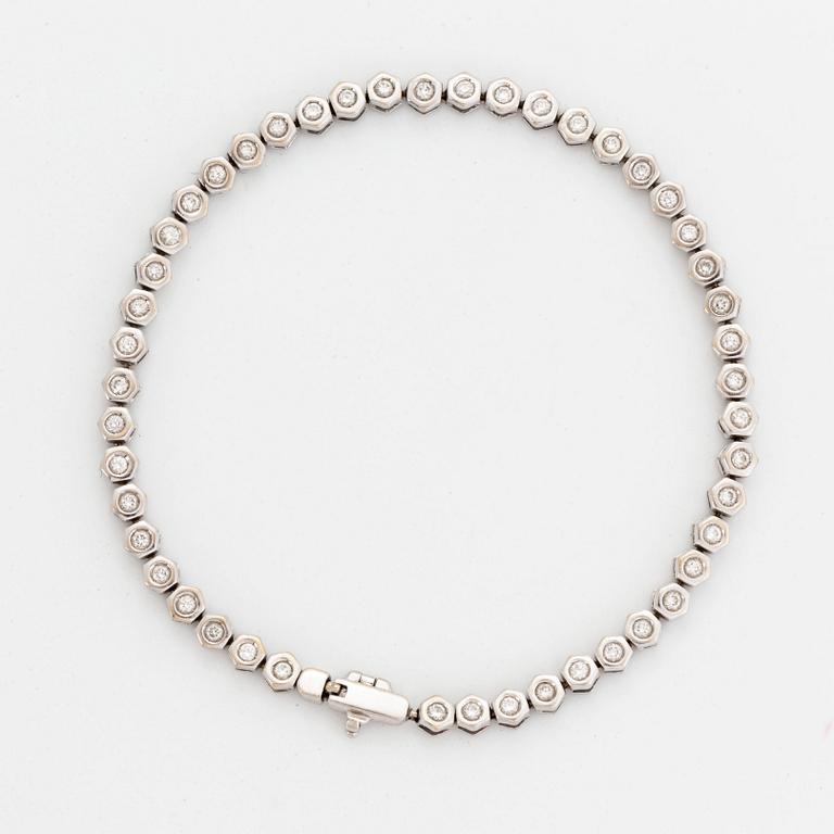 Tennisarmband, vitguld och briljantslipade diamanter.