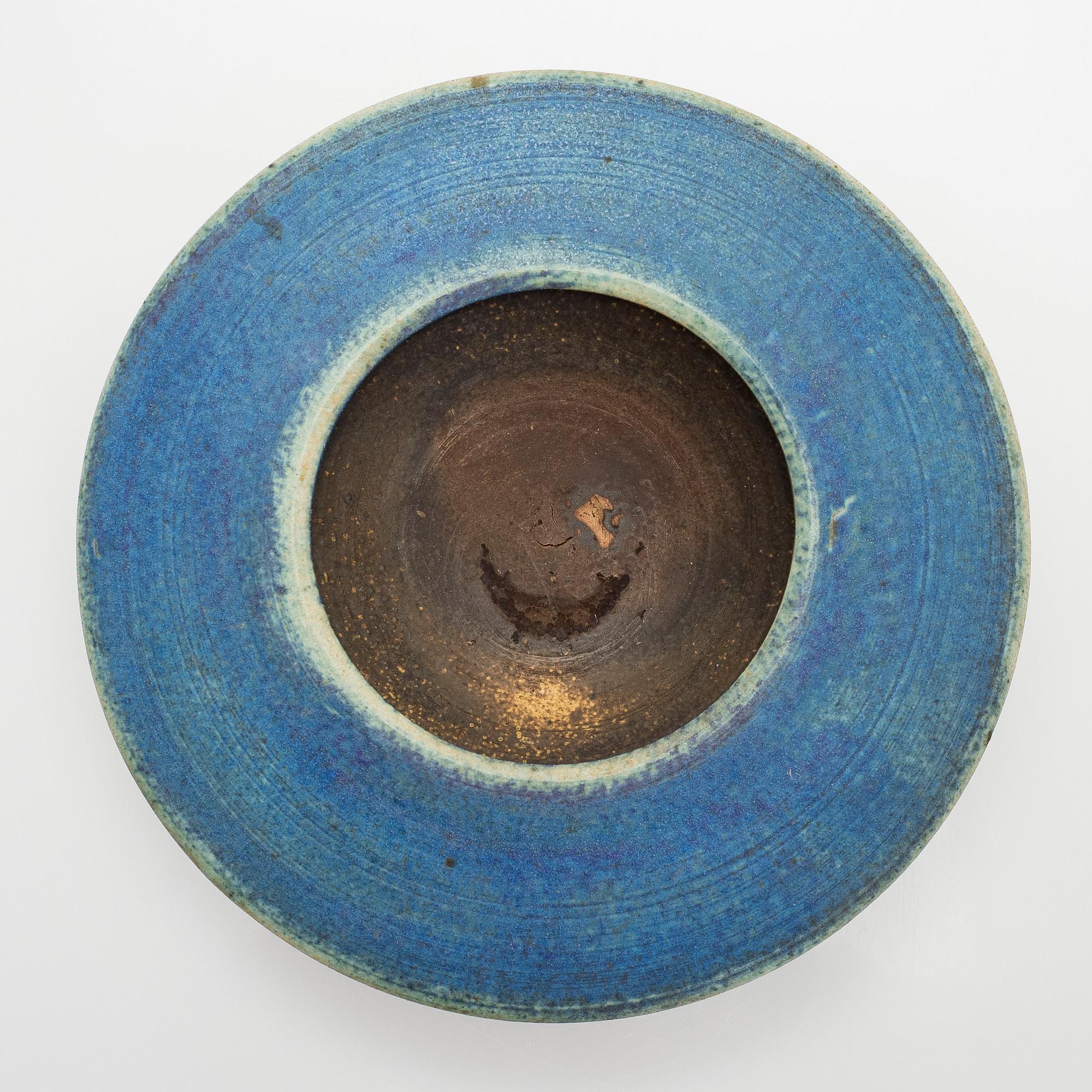 Francesca Mascitti-Lindh, A stoneware flower dish, signed FML Arabia.