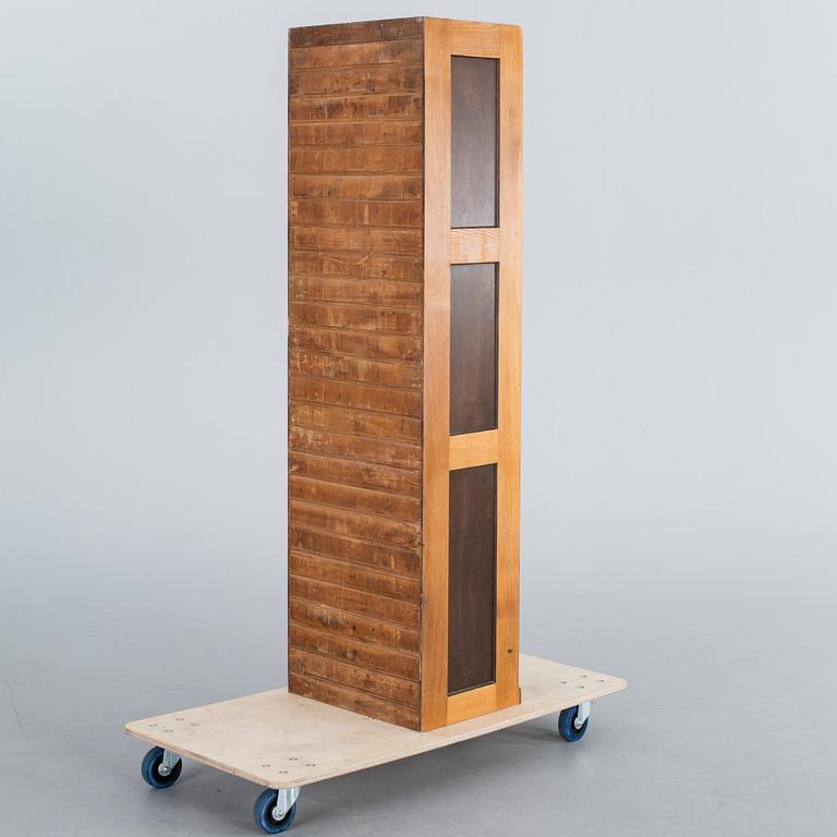 LÅDSKÅP, ek 1900-talets första hälft.