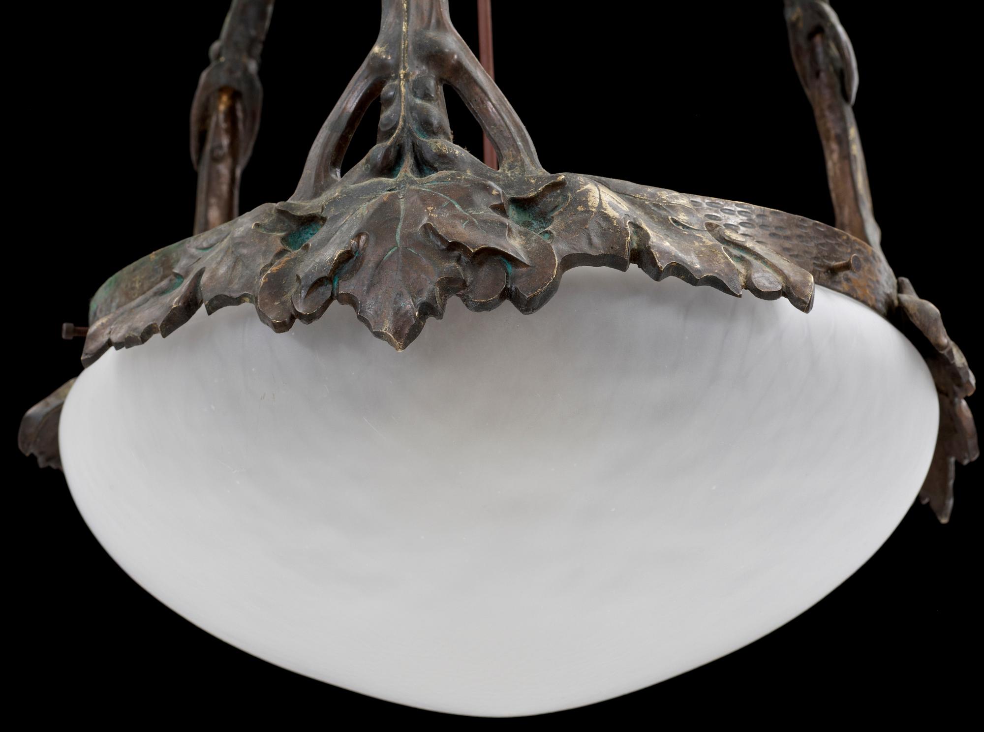 TAKLAMPA, gjuten patinerad mässing o glas, Böhlmarks lampfabrik, jugend, 1900-talets början. H 90.