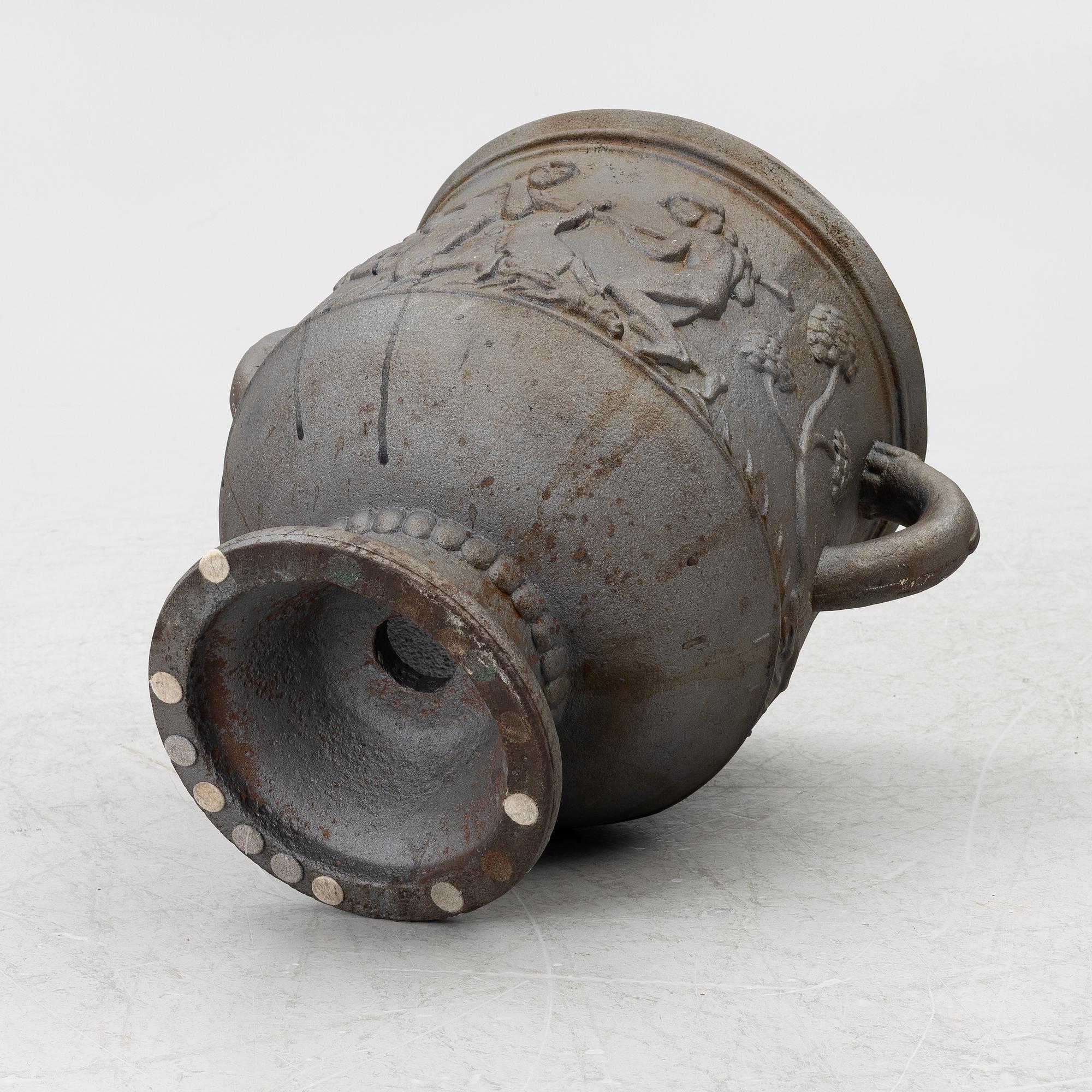 Ivar Johnsson, Garden urn, "Diana urn", Näfveqvarn Works, 1920s.