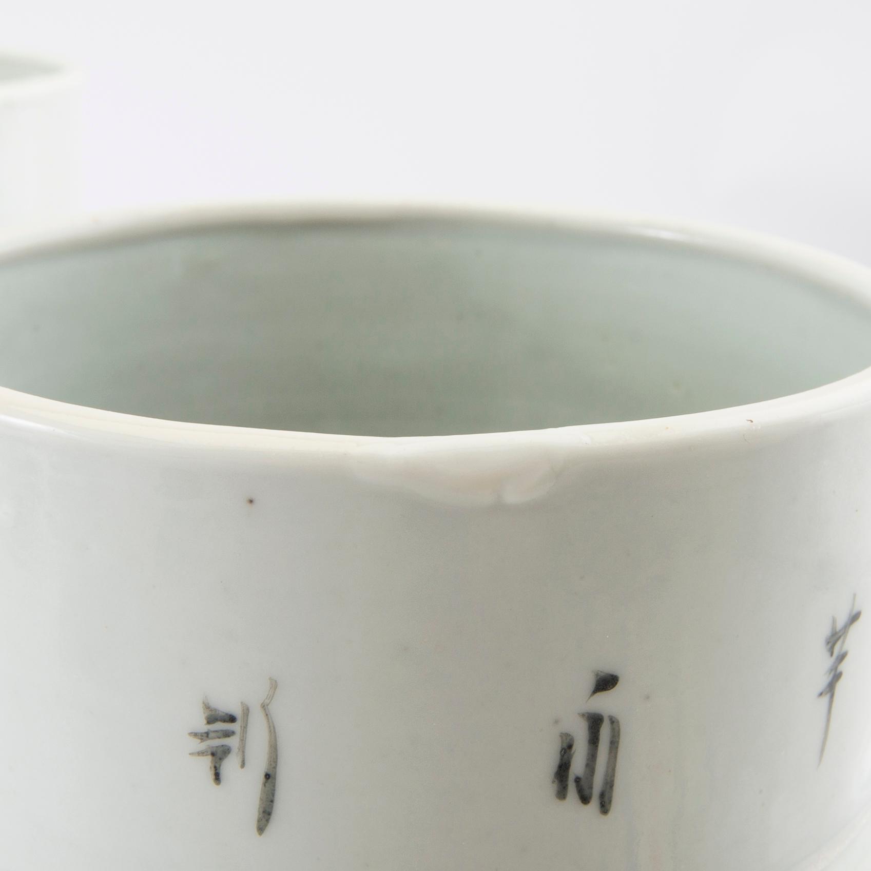 A set of 3 Chinese jars with covers, 20th century.