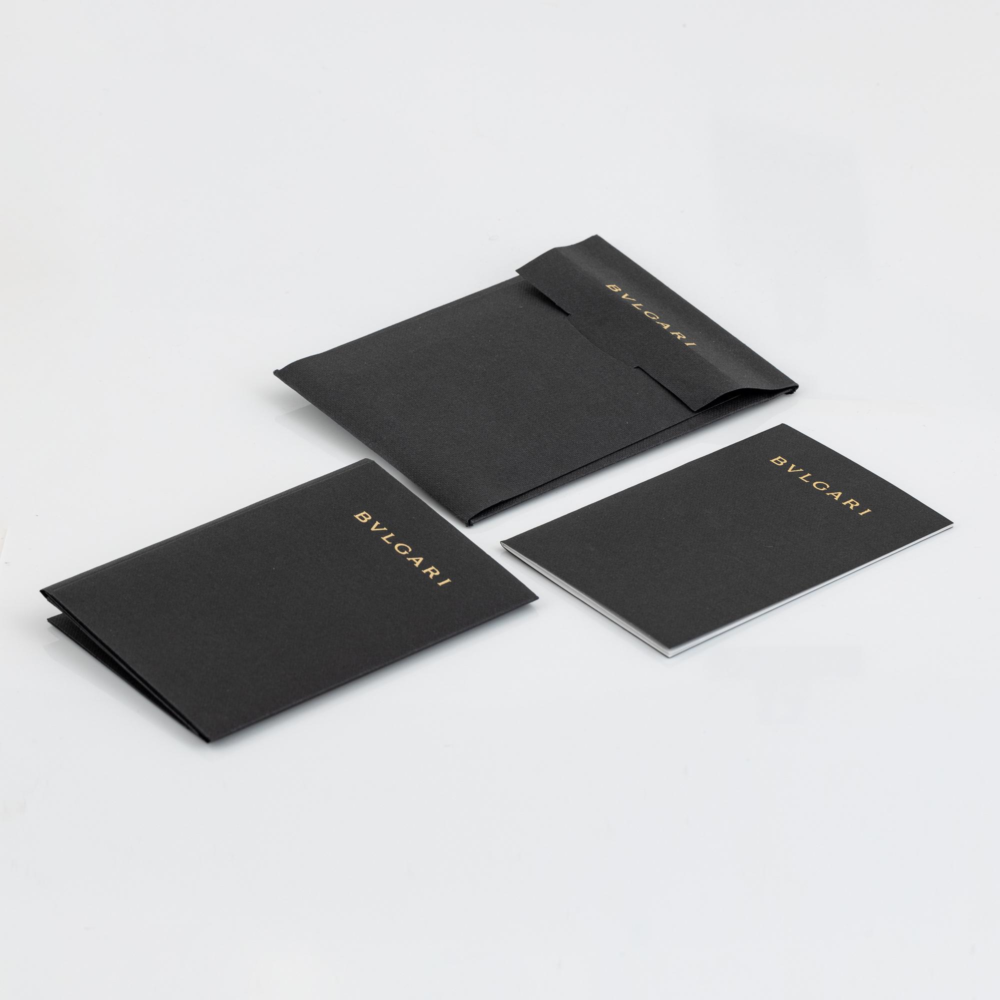 A Bulgari "Parentesi" pendant with a chain.