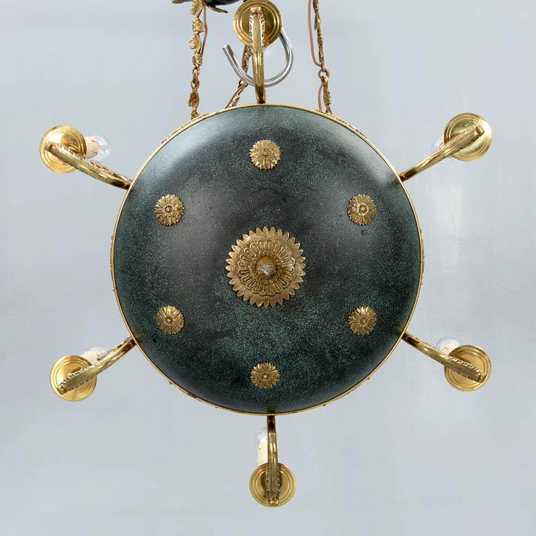 Taklampa empire-stil 1900-talets mitt.