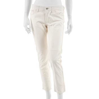 554. RALPH LAUREN, a pair of white suede trousers, size 28.