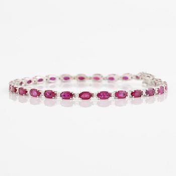 Bracelet 18K white gold with rubies and brilliant-cut diamonds.