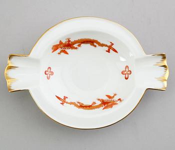 VAS SAMT ASKFAT, porslin, Meissen, 1900-talets andra hälft.