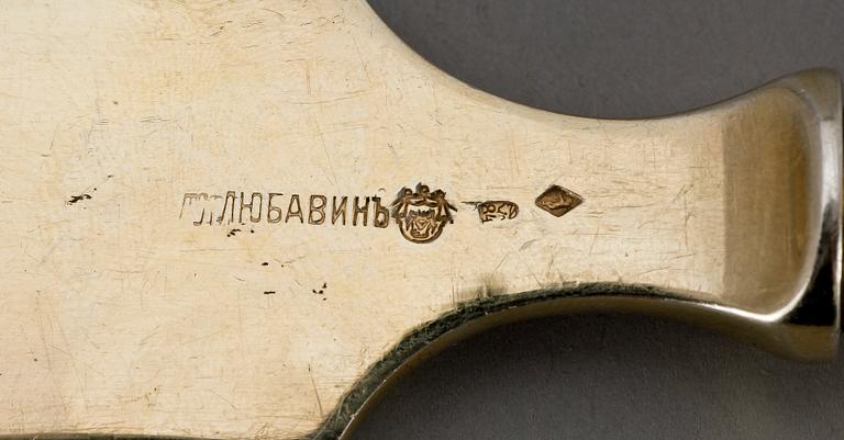 A RUSSIAN PARCEL-GILT SERVING KNIFE, Makers mark of Alexander Lubavin, St. Petersburg 19th/20th century.