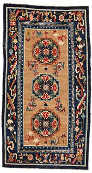 283. A RUG, an antique/semi-antique Tibetan, around 1900-25, ca 133 x 70,5 cm.