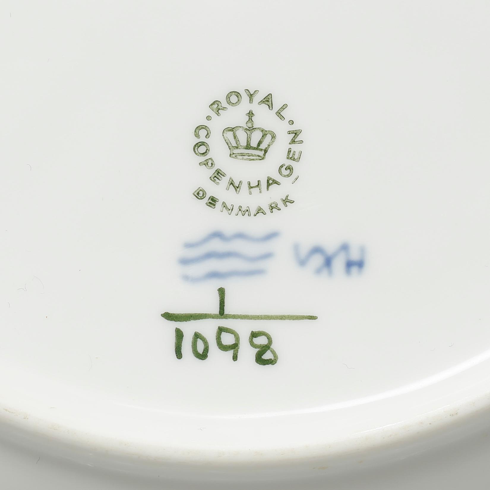 A plate/platter, "Blue fluted full lace" by Royal Copenhagen, 1960/70s.