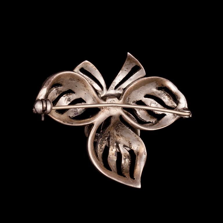 BROSCH, silver samt markasiter, svenska kontrollstämplar. 1900-talets mitt. Vikt 9 g.