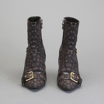SKOR, Louis Vuitton.
