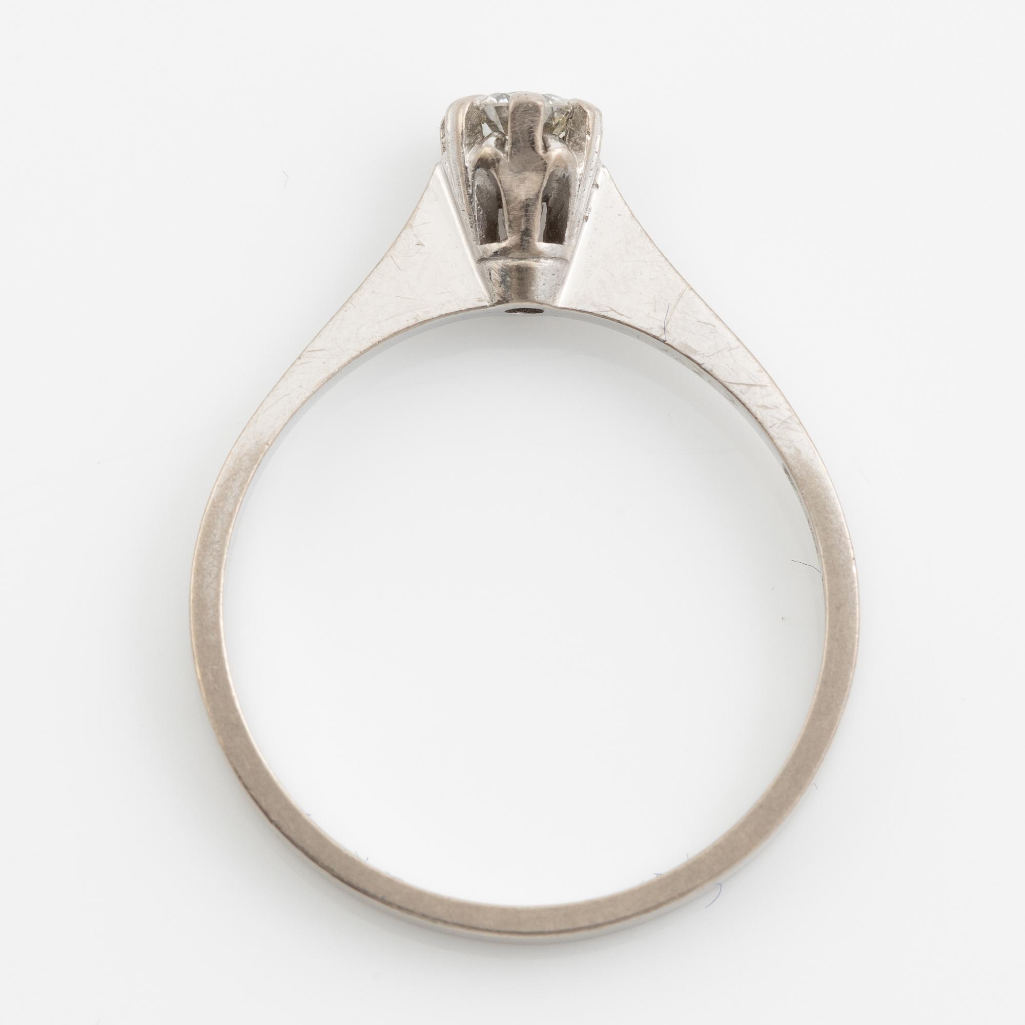 Ring, 18K white gold with brilliant-cut diamond.
