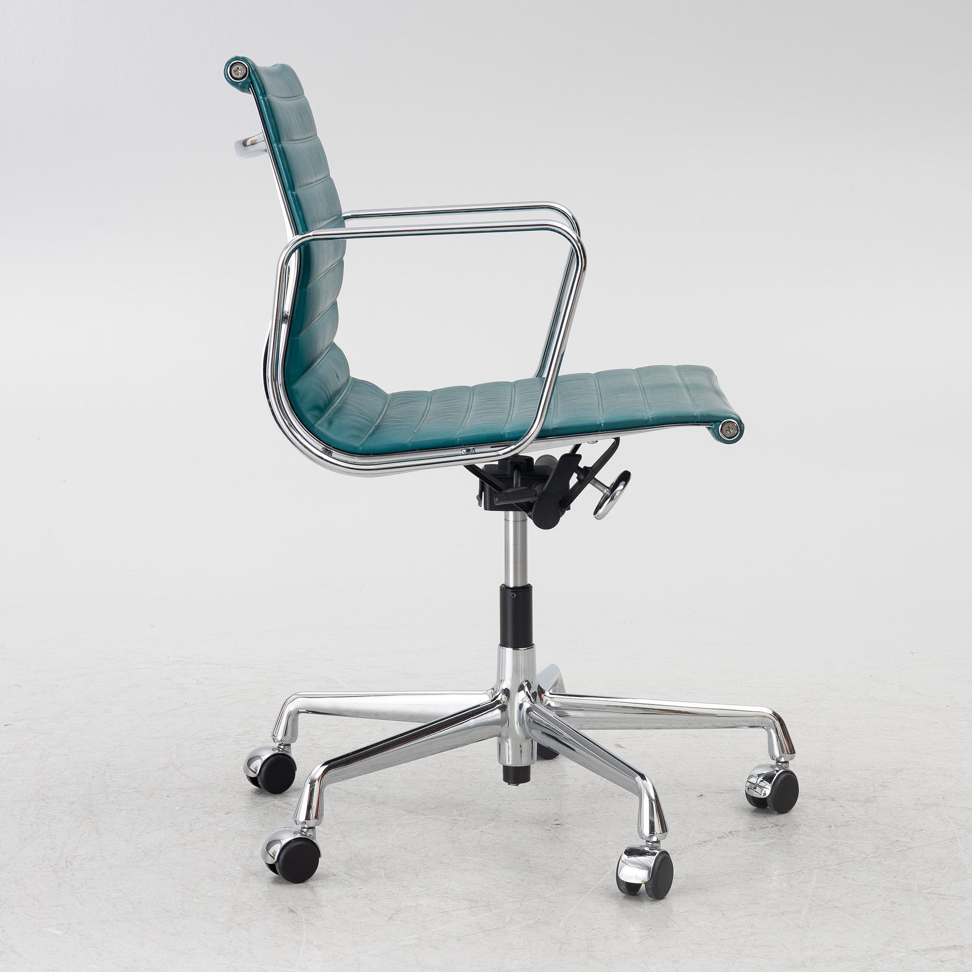 Charles & Ray Eames, Desk chair, model EA 117, Vitra.