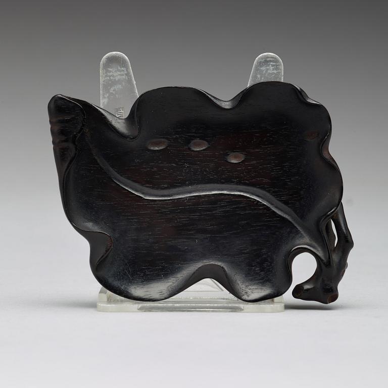 A zitan brush washer, Qing dynasty, circa 1900.