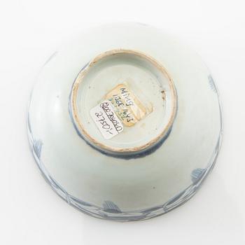Bowl and plates, 2 pcs, China, 17th/18th century, porcelain.