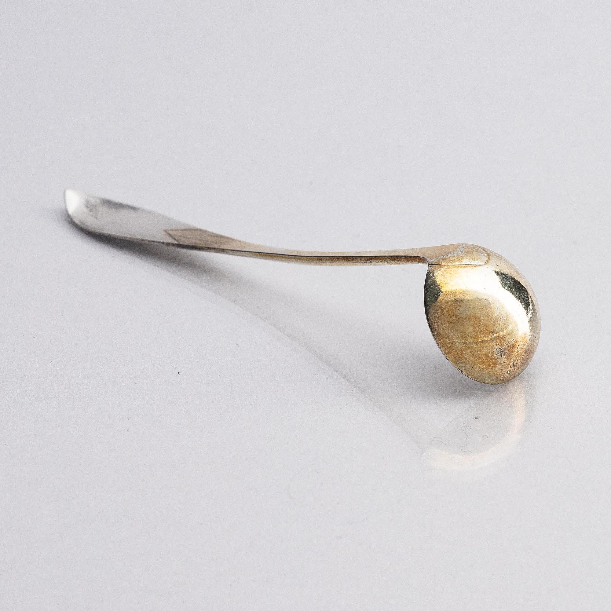 A Swedish 19th century silver mustard pot and spoon, mark of Adolf Zethelius, Stockholm 1815.