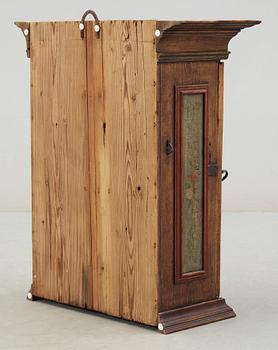 HÄNGSKÅP, allmoge, 1700-tal.