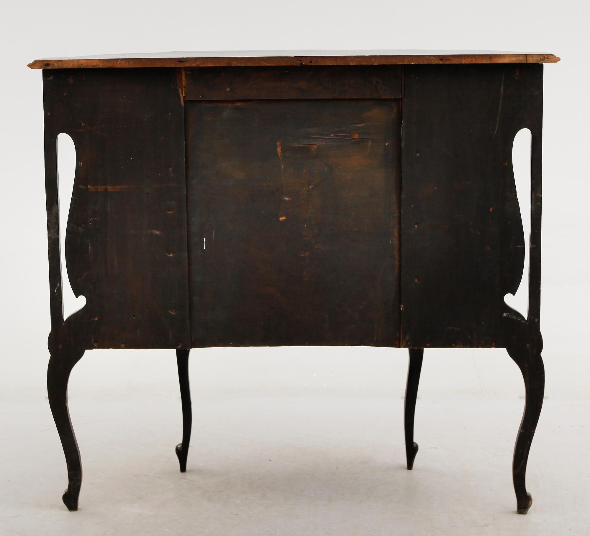 VITRINSKÅP, England, 1900-talets första hälft.