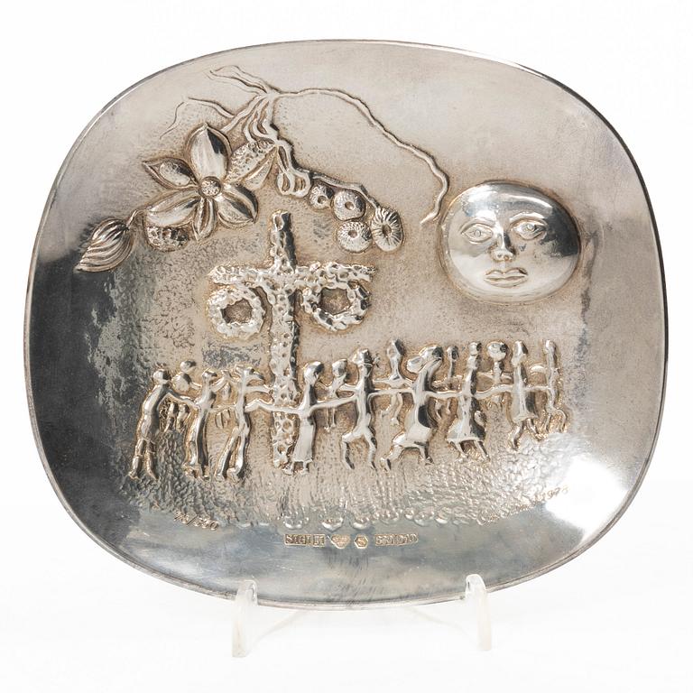 Olle Ohlsson, A silver dish, signed 1978 and numbered 78/350, Silvergillet AB, Malmö 1978.