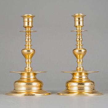 LJUSSTAKAR, ett par, mässing, No 58, Skultuna, omkring sekelskiftet 1900.