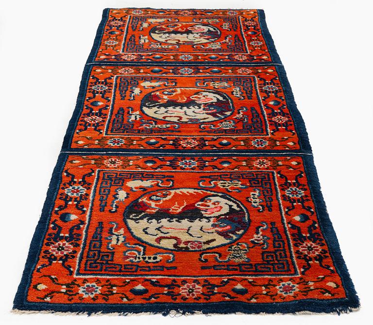 An antique Chinese runner, around 1900, 203x68 cm.