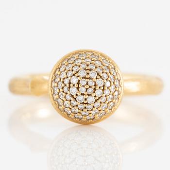 Ole Lynggaard, ring "Lotus" (medium), 18K gold with round brilliant-cut diamonds.