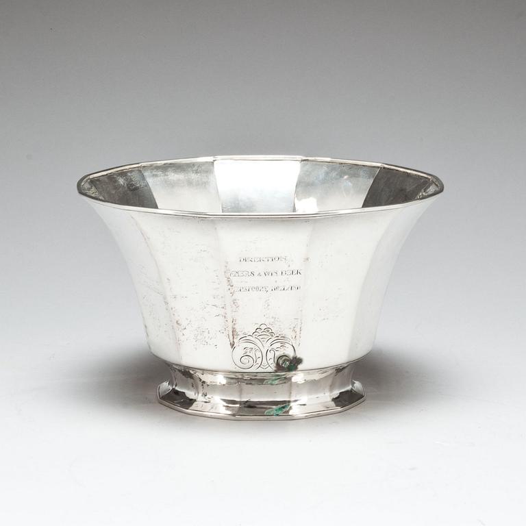 SKÅL, silver, M L Ohlson, S&K, Malmö, 1928. Vikt ca 660 g.