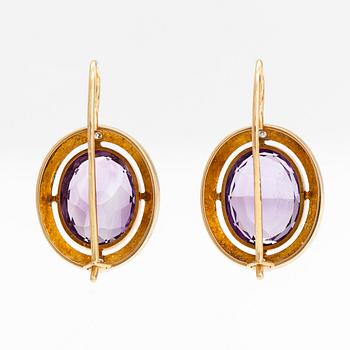 Örhängen, 18K guld, med ametister och diamanter, Helsingfors 1957.