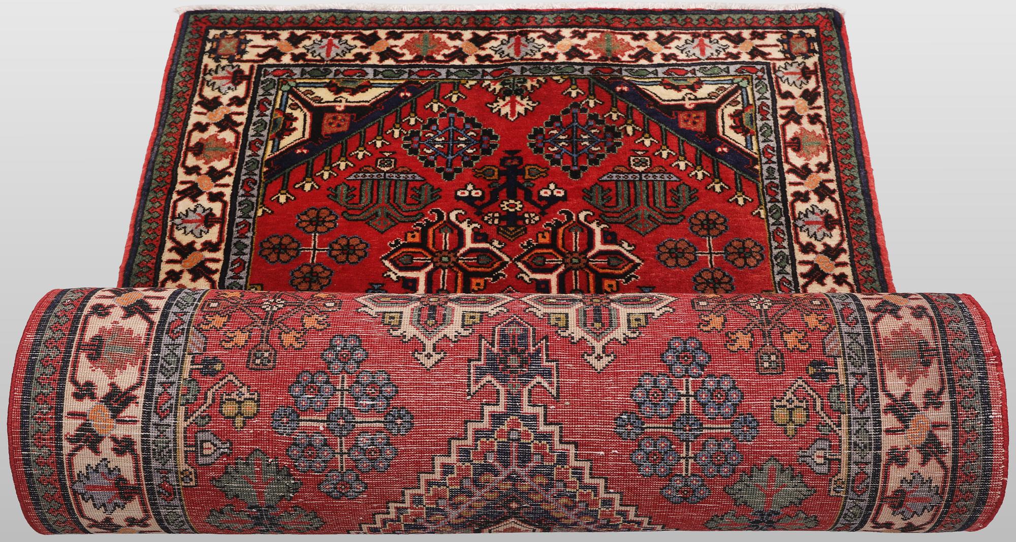 A Josaghan runner carpet, 423 x 100 cm.