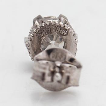 Örhängen, 14K vitguld och diamanter ca 1.01 ct tot. Mikko Laine, Åbo.