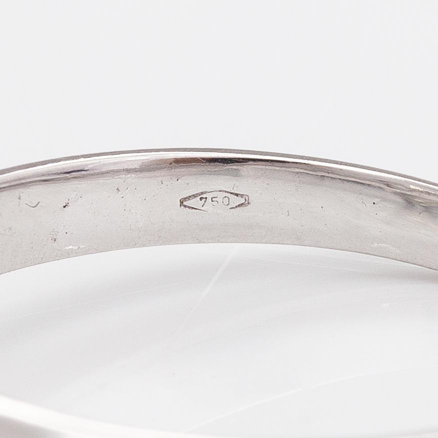 An 18K white gold ring with a brilliant-cut diamonds ca. 2.90 ct according to certificate.