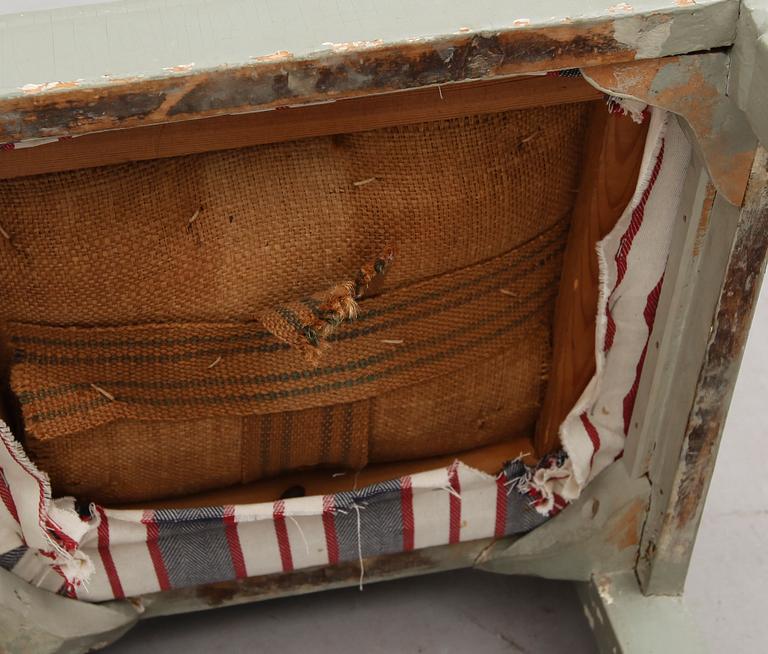 STOLAR, 2 st snarlika, sengustavianska, omkring år 1800.