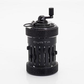 Räknemaskin, "Curta, Type I", utvecklad av Curt Herzstark, Contina AG Mauren, Lichtenstein, formgiven 1947.