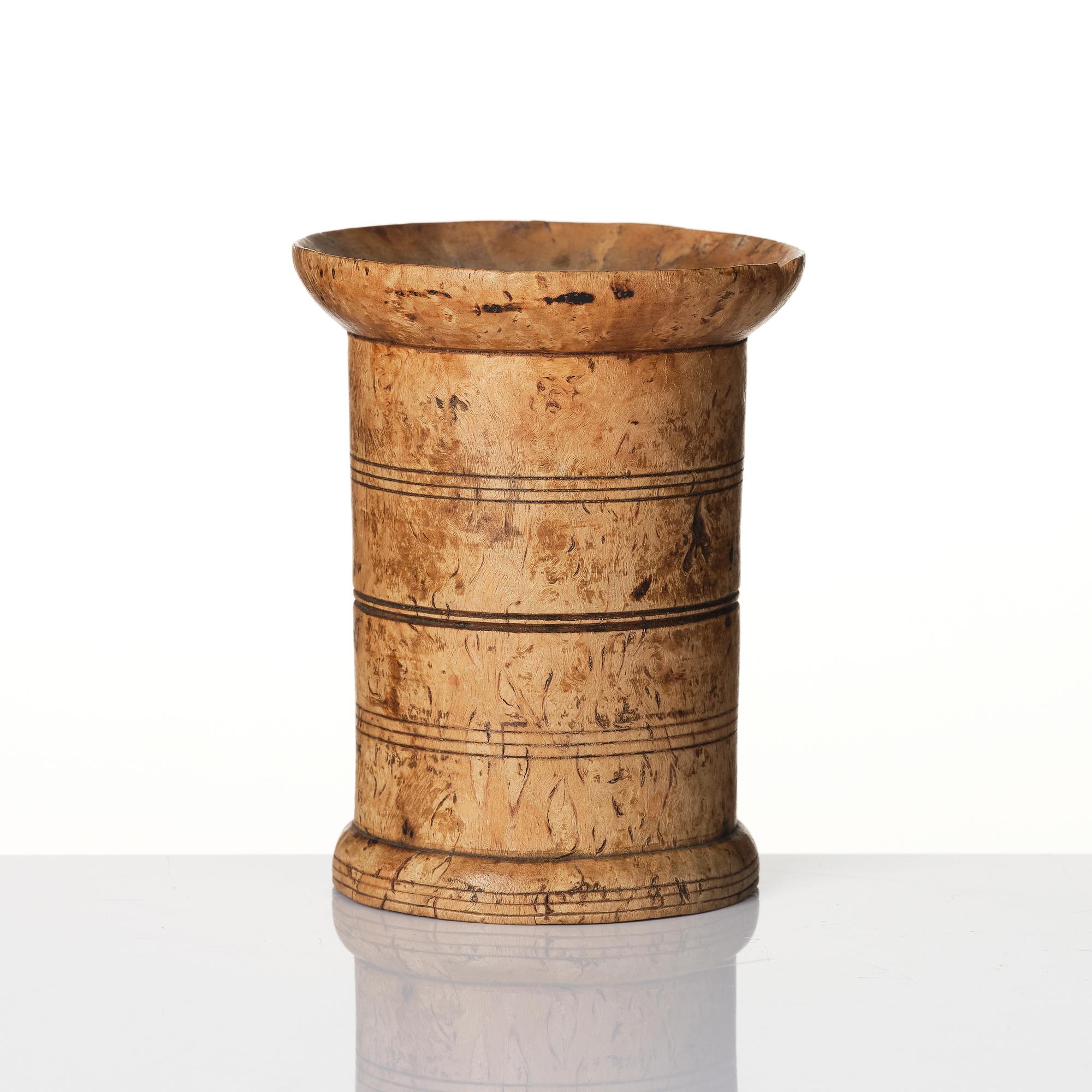 A birch sand caster, 18th/19th century.