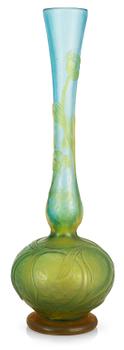 1058. An art nouveau Daum glass vase, Nancy, France.