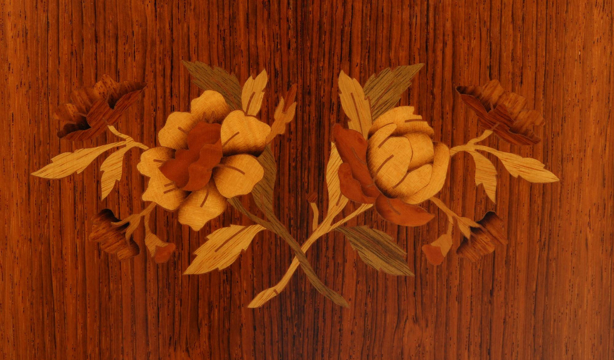 VITRINSKÅP, Louis XV-stil, 1900-tal.