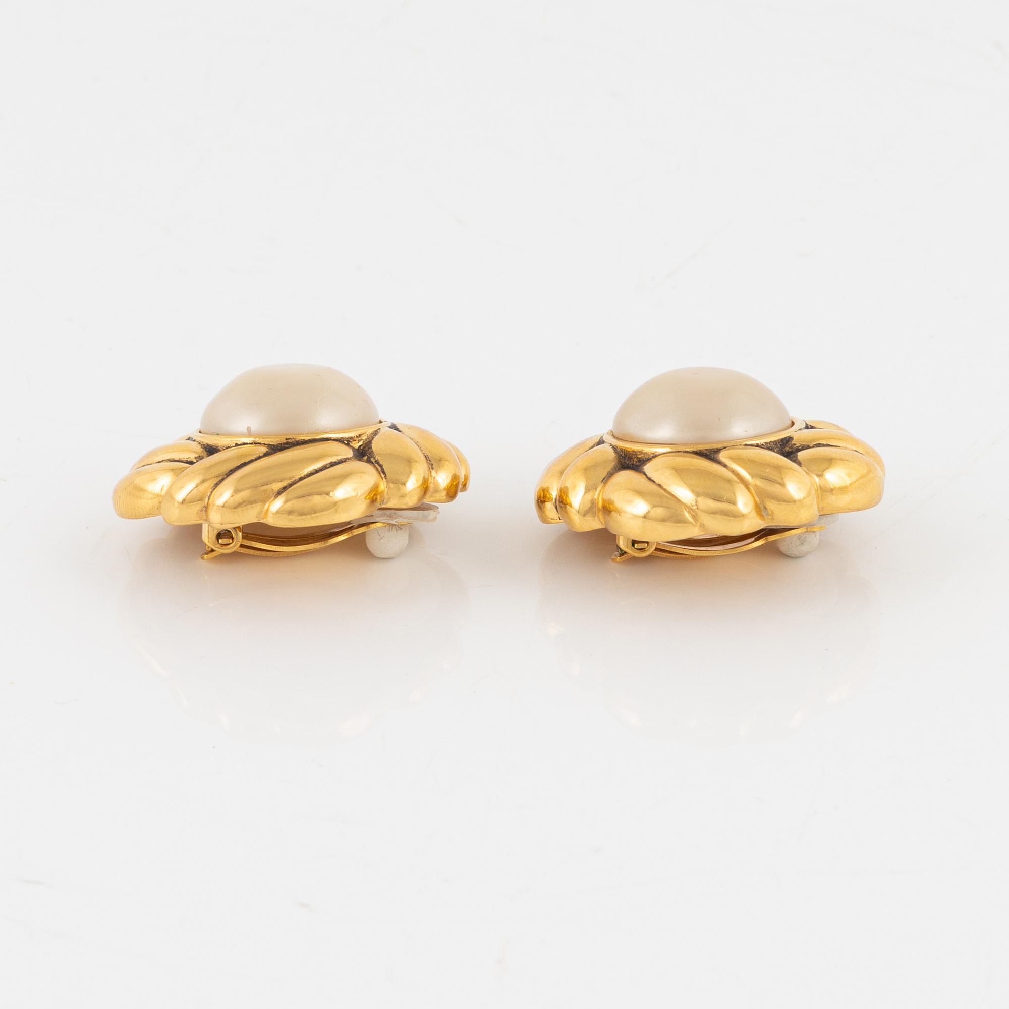 Chanel, earrings, 1990-92.