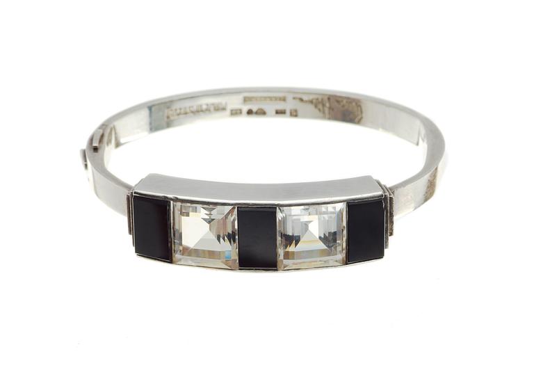 Wiwen Nilsson, A Wiwen Nilsson rock crystal and onyx bangle, Lund 1939.